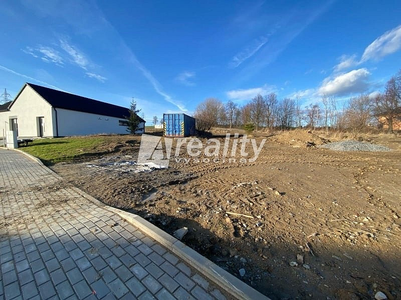 Prodej stavebního pozemku 718 m² – pohled 3