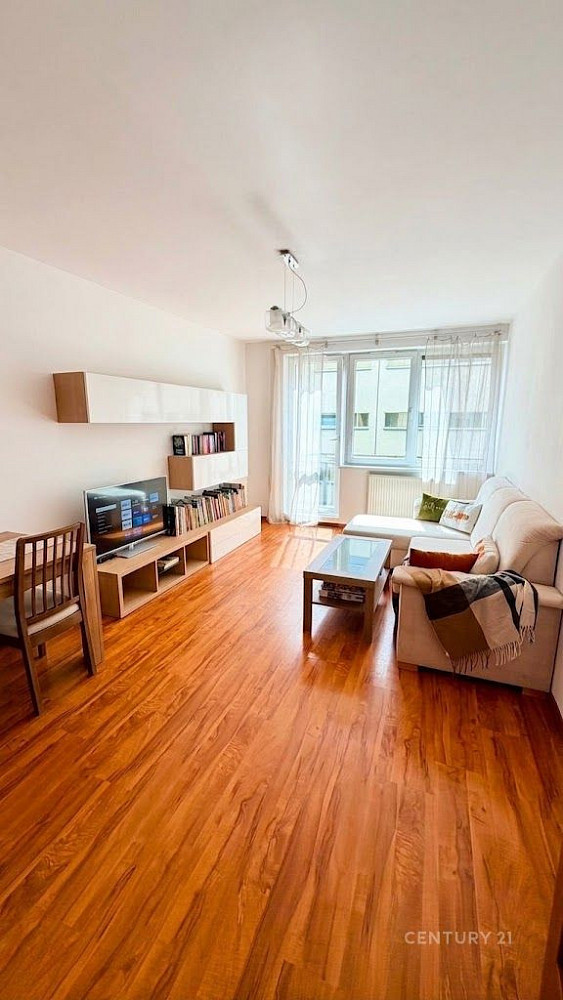 Pronájem bytu 2+kk 50 m² – fotografie 2