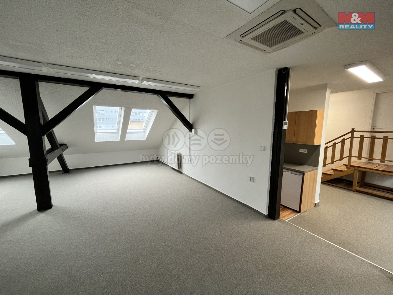 Pronájem kanceláře 122 m² — photo 2