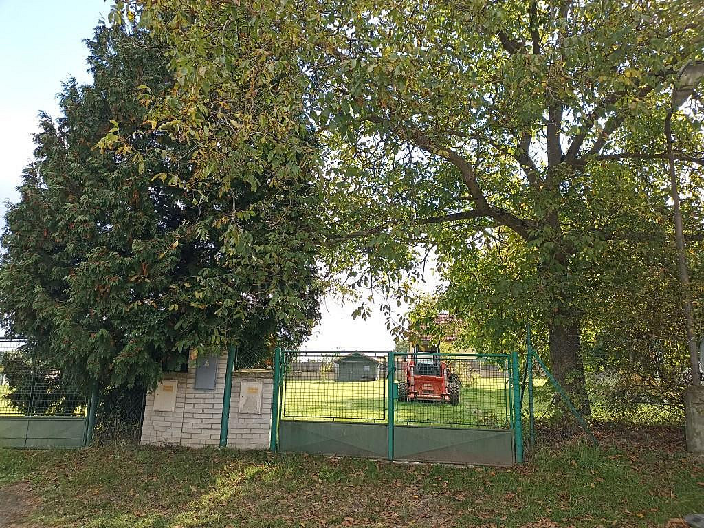 Prodej komerčního pozemku 1 016 m²