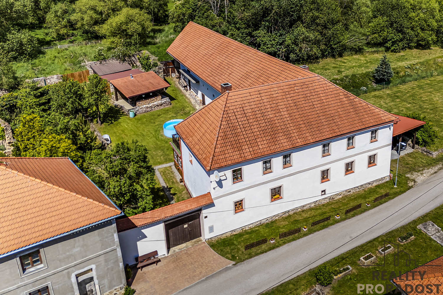 Prodej domu 557 m² s pozemkem 1 437 m² — photo 2