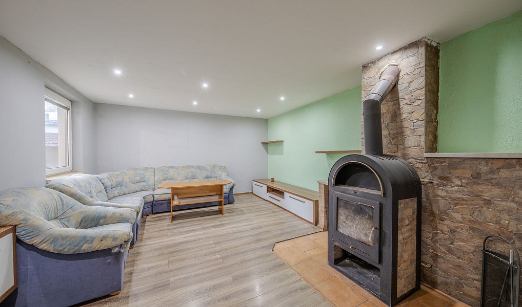 Prodej domu 182 m² s pozemkem 442 m², Komňa – náhled fotky 7