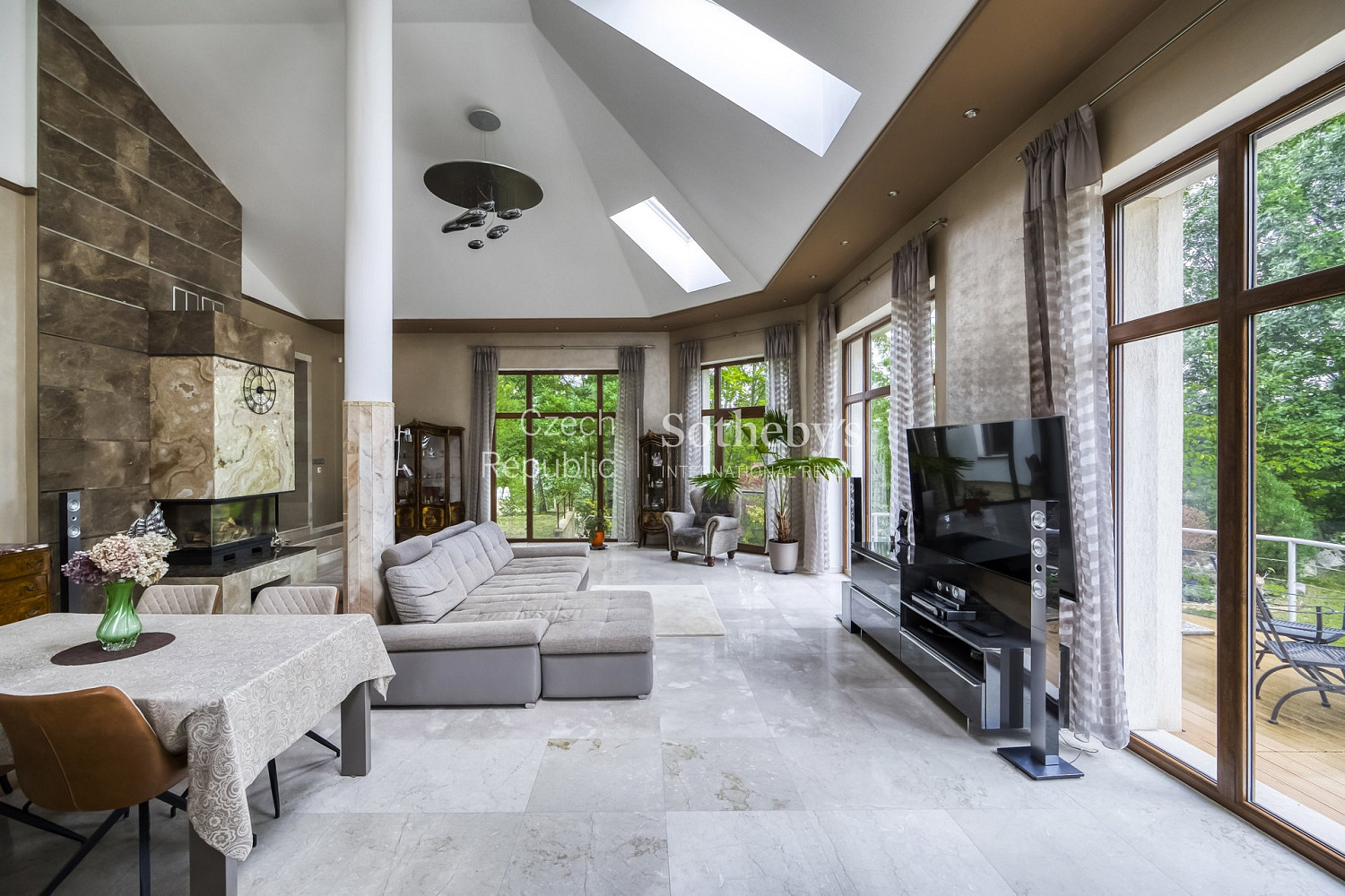 Prodej ubytovacího objektu 320 m² – fotografie 4