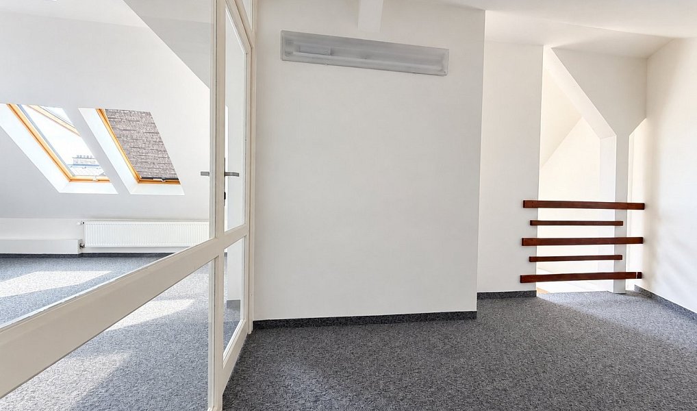Pronájem kanceláře 150 m², Praha – náhled fotky 11