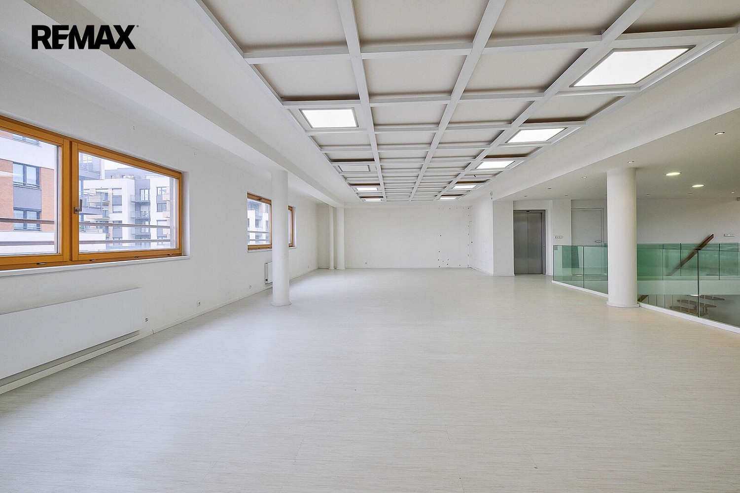 Pronájem obchodních prostor 97 m² – fotografie 2
