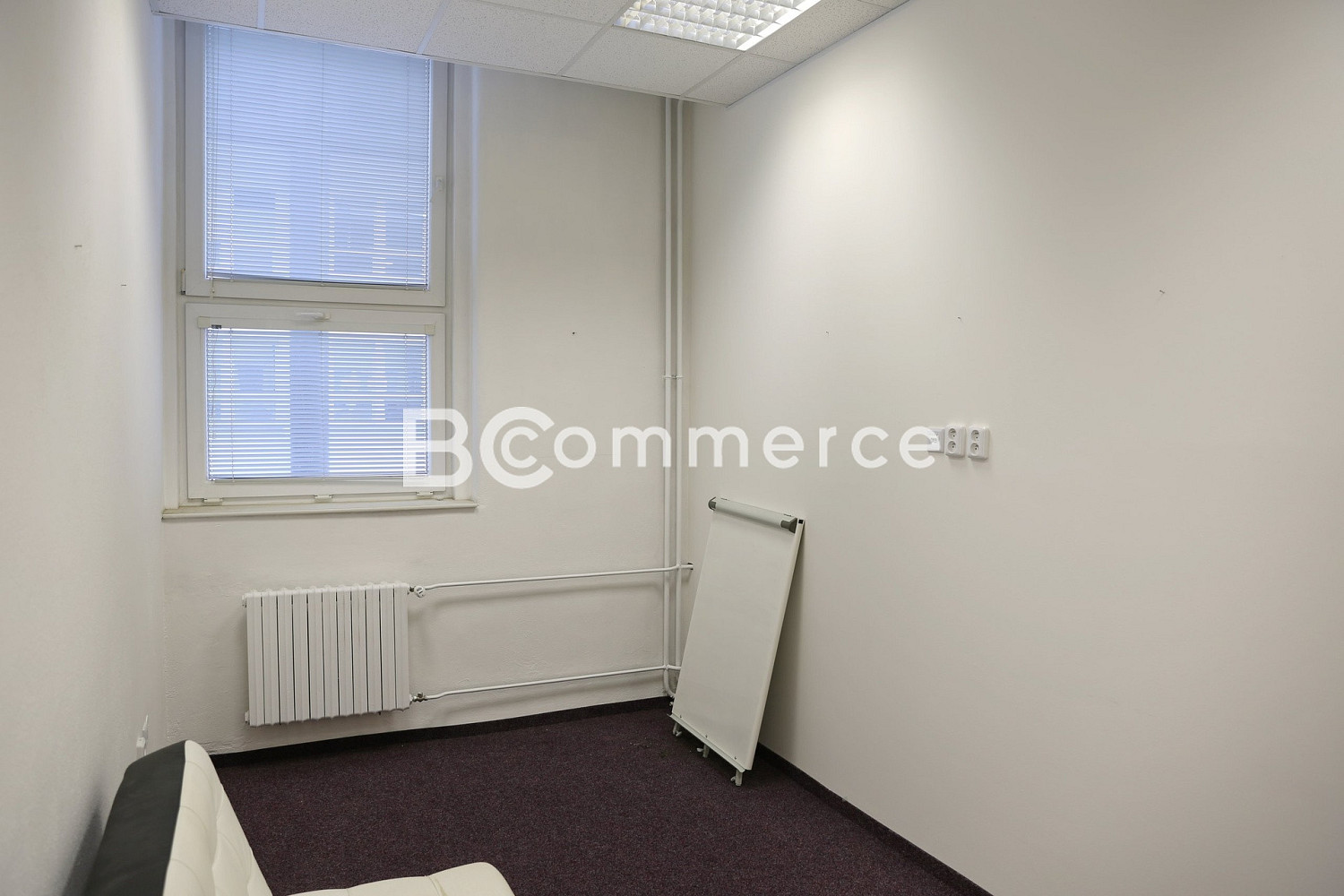 Pronájem kanceláře 58 m² – fotografie 3