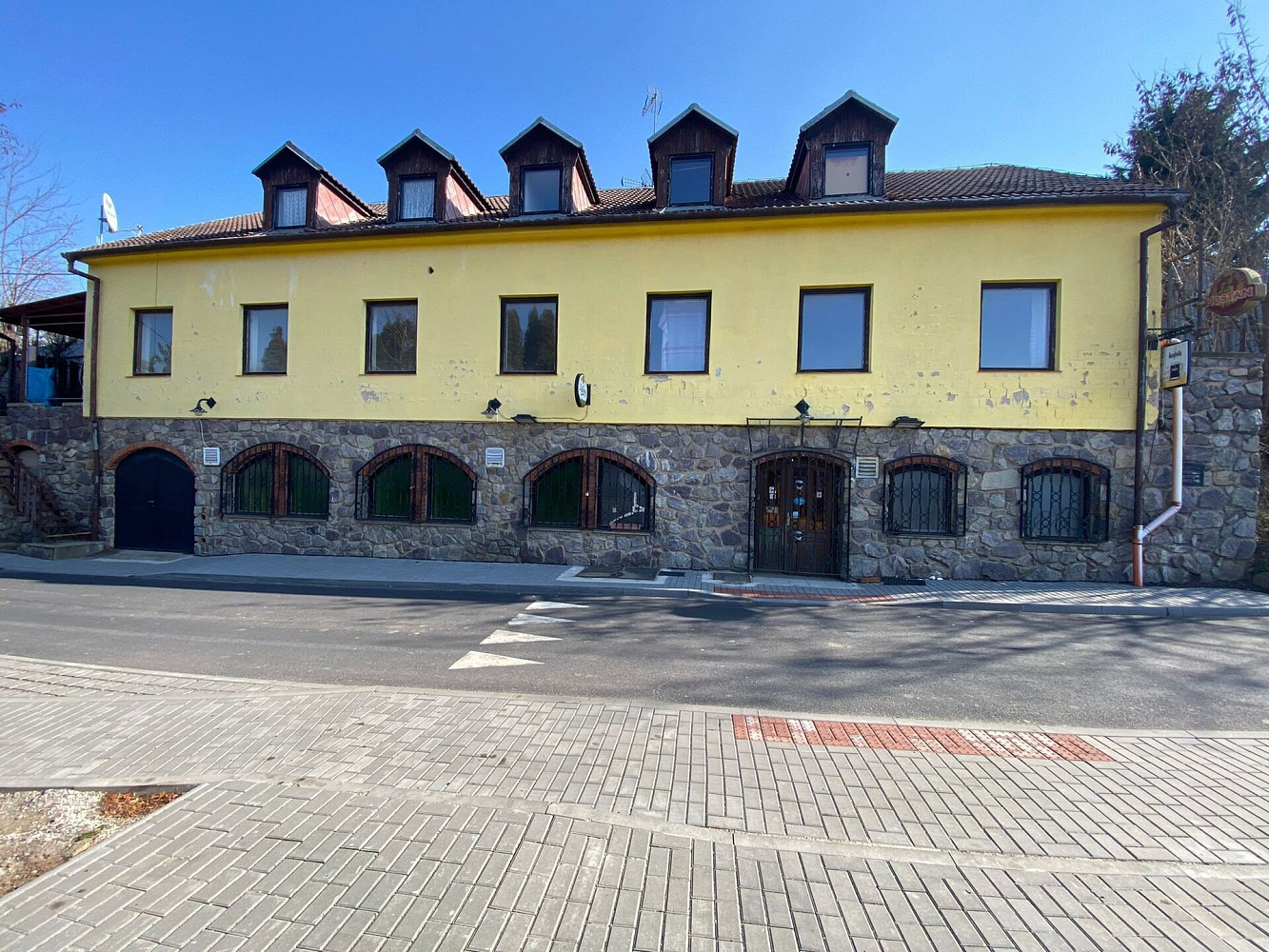 Prodej komerčního objektu (jiného typu) 467 m²