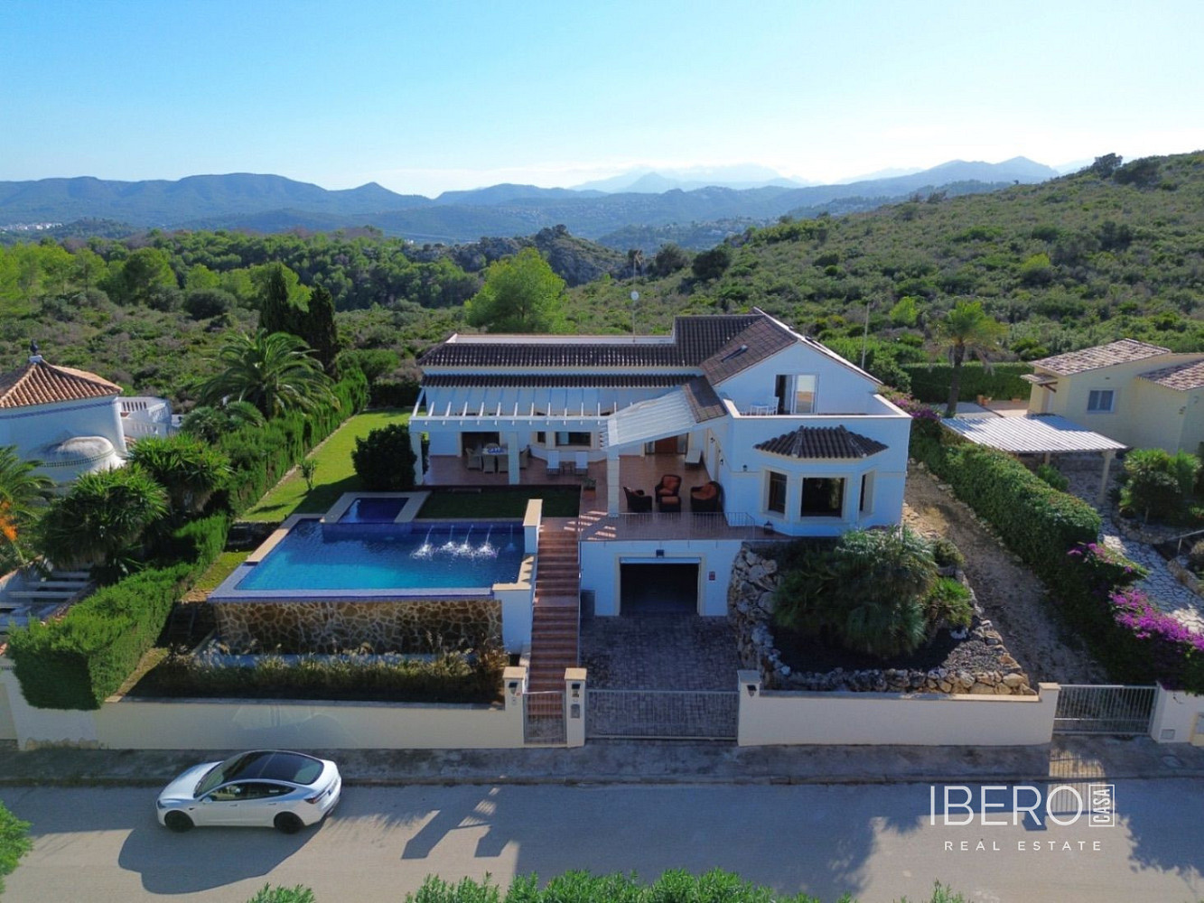 Prodej domu 400 m² s pozemkem 927 m²