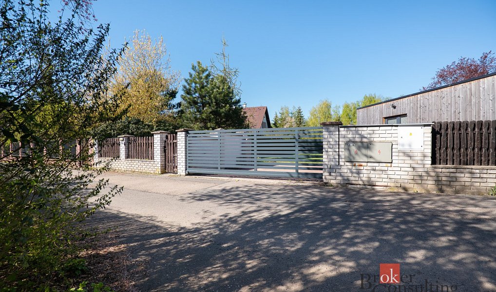 Prodej stavebního pozemku 1 306 m², Svojetice – náhled fotky 8