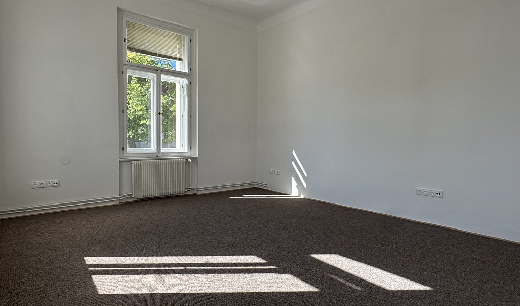 Pronájem kanceláře 14 m², Kladno – náhled fotky 3