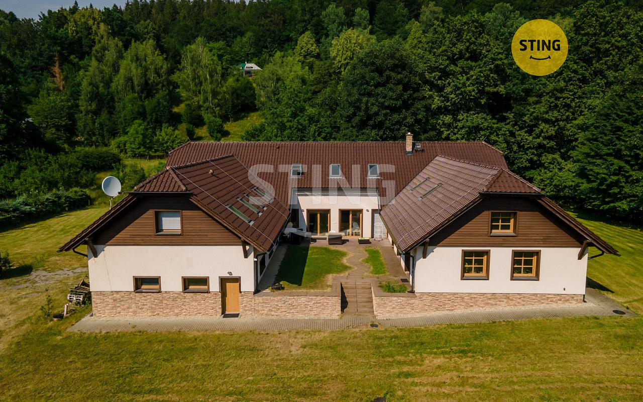 Prodej domu 708 m² s pozemkem 8 148 m²