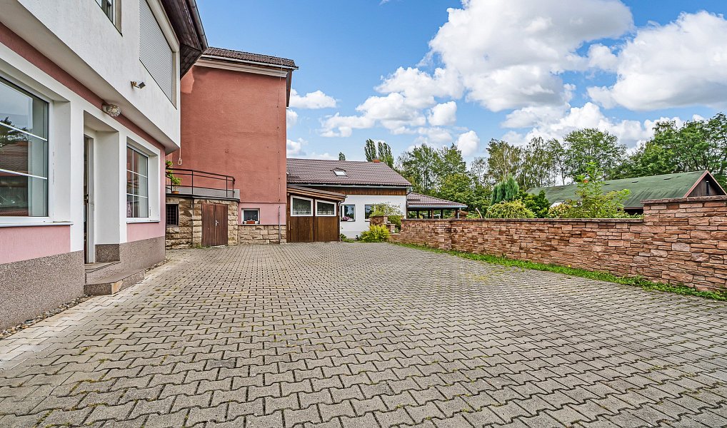 Prodej domu 850 m² s pozemkem 1 600 m², Nový Bor – náhled fotky 14