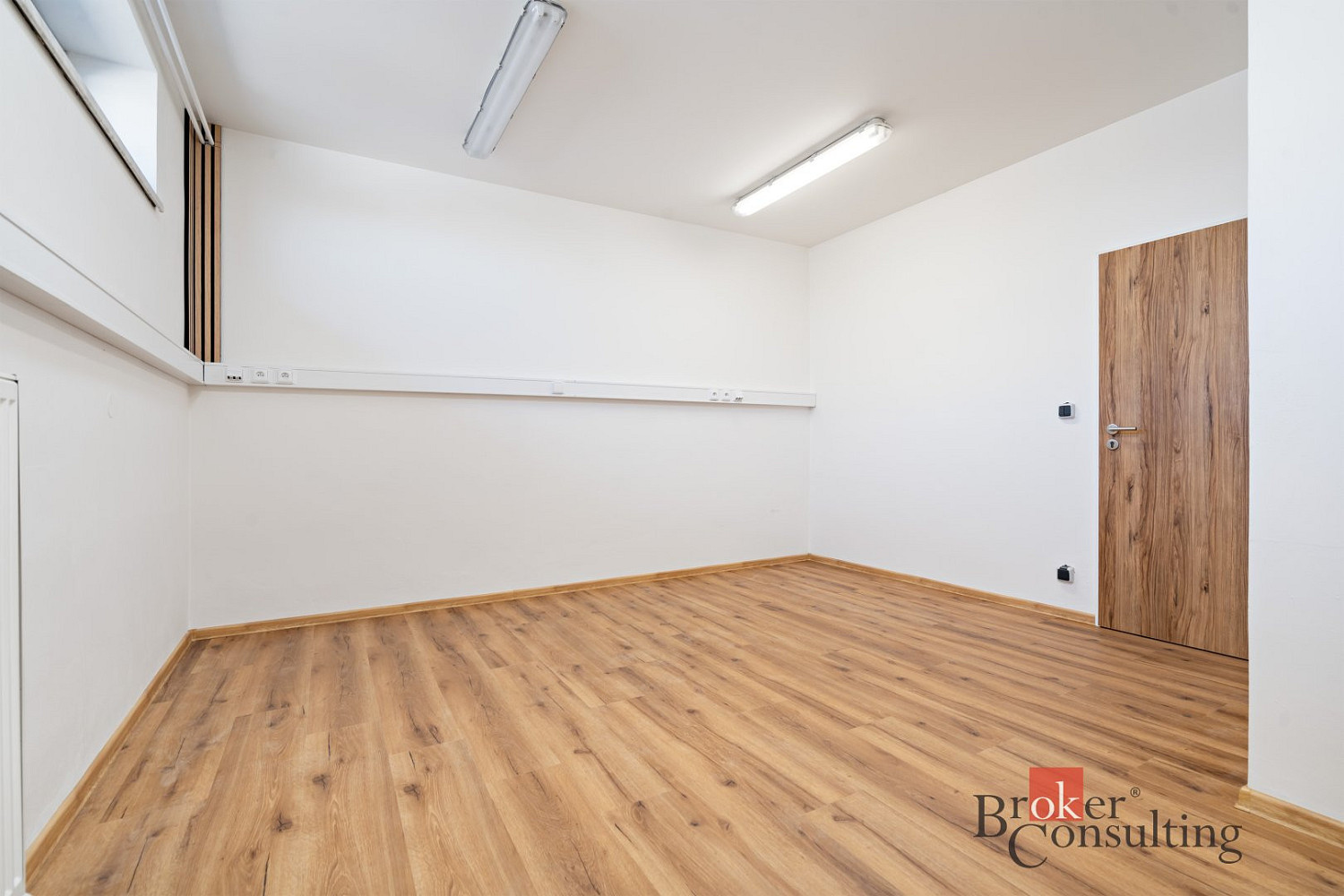 Pronájem kanceláře 80 m² – fotografie 4