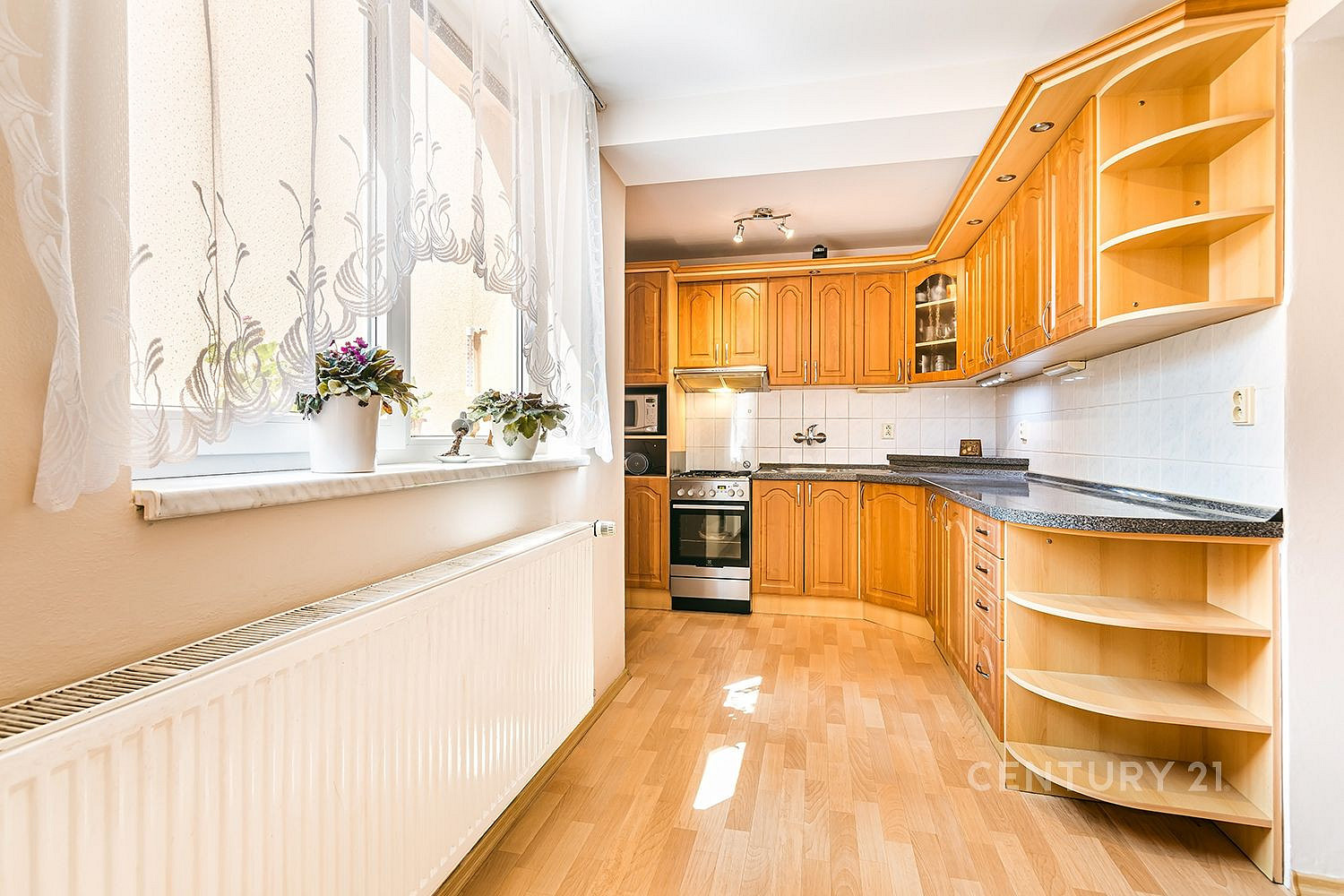 Prodej domu 197 m² s pozemkem 319 m² – fotografie 2