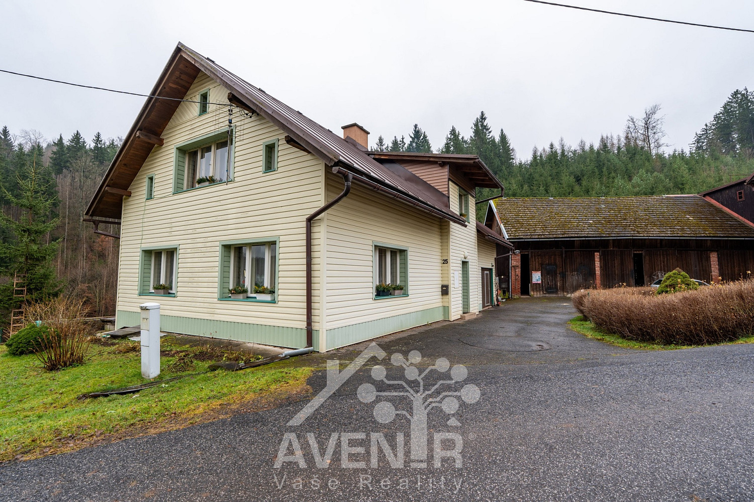 Prodej domu 244 m² s pozemkem 1 336 m²