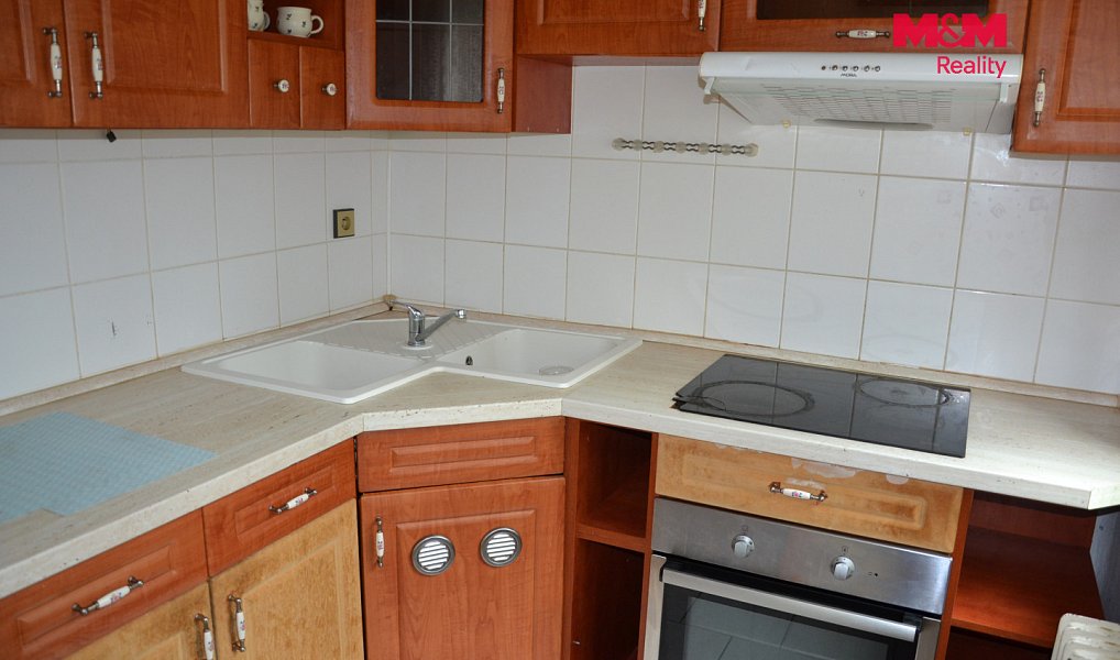 Prodej domu 250 m² s pozemkem 750 m², Hronov – náhled fotky 2