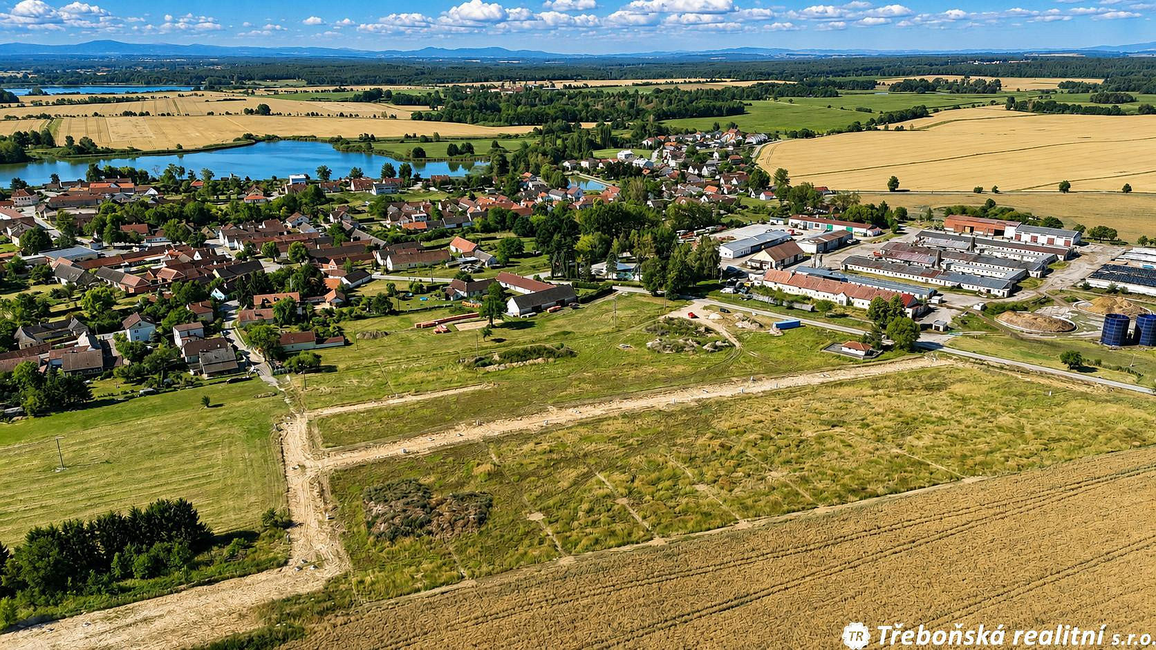 Prodej stavebního pozemku 2 565 m² – fotografie 2