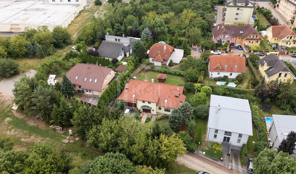 Pronájem domu 310 m² s pozemkem 814 m², Praha – náhled fotky 24