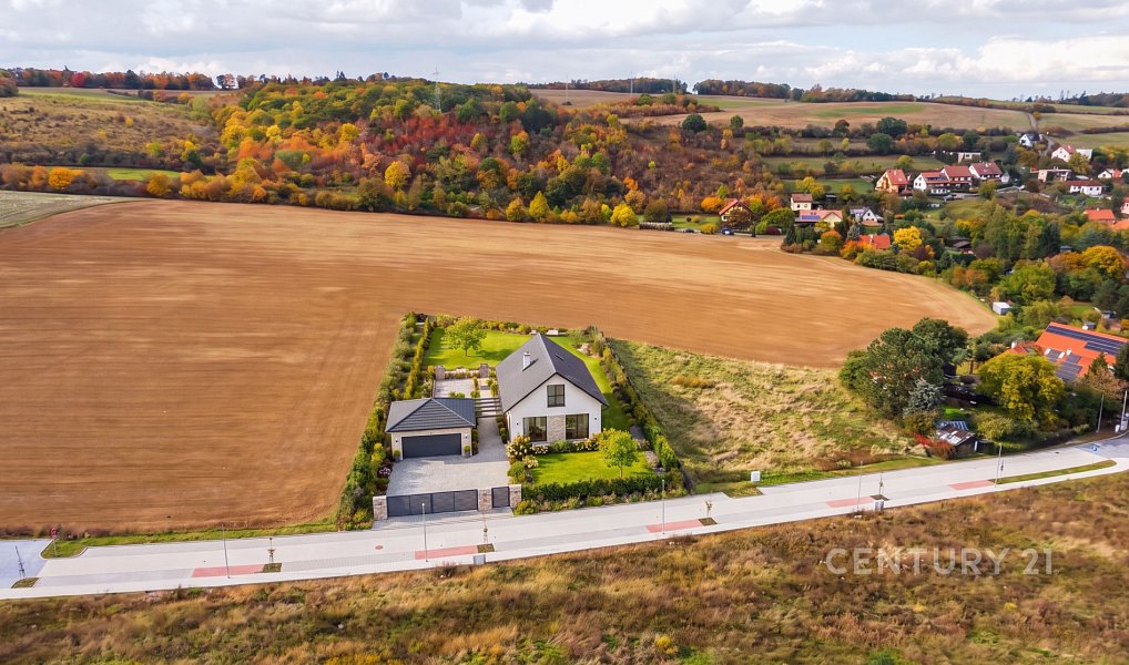 Prodej stavebního pozemku 2 877 m², Vonoklasy – náhled fotky 3