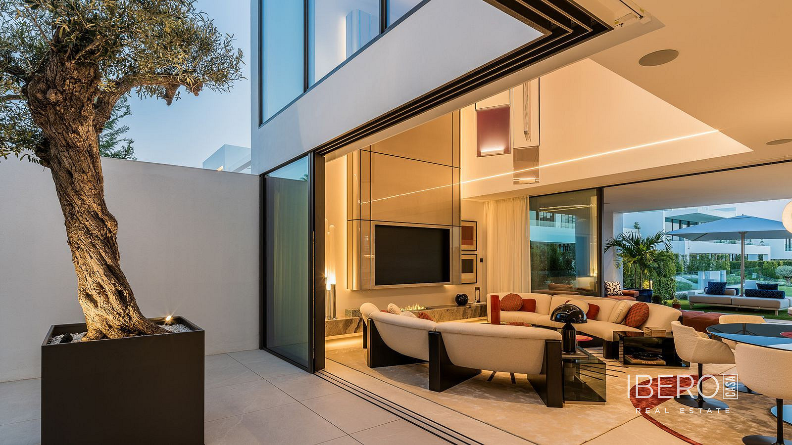 Prodej domu 693 m² s pozemkem 335 m² — photo 4