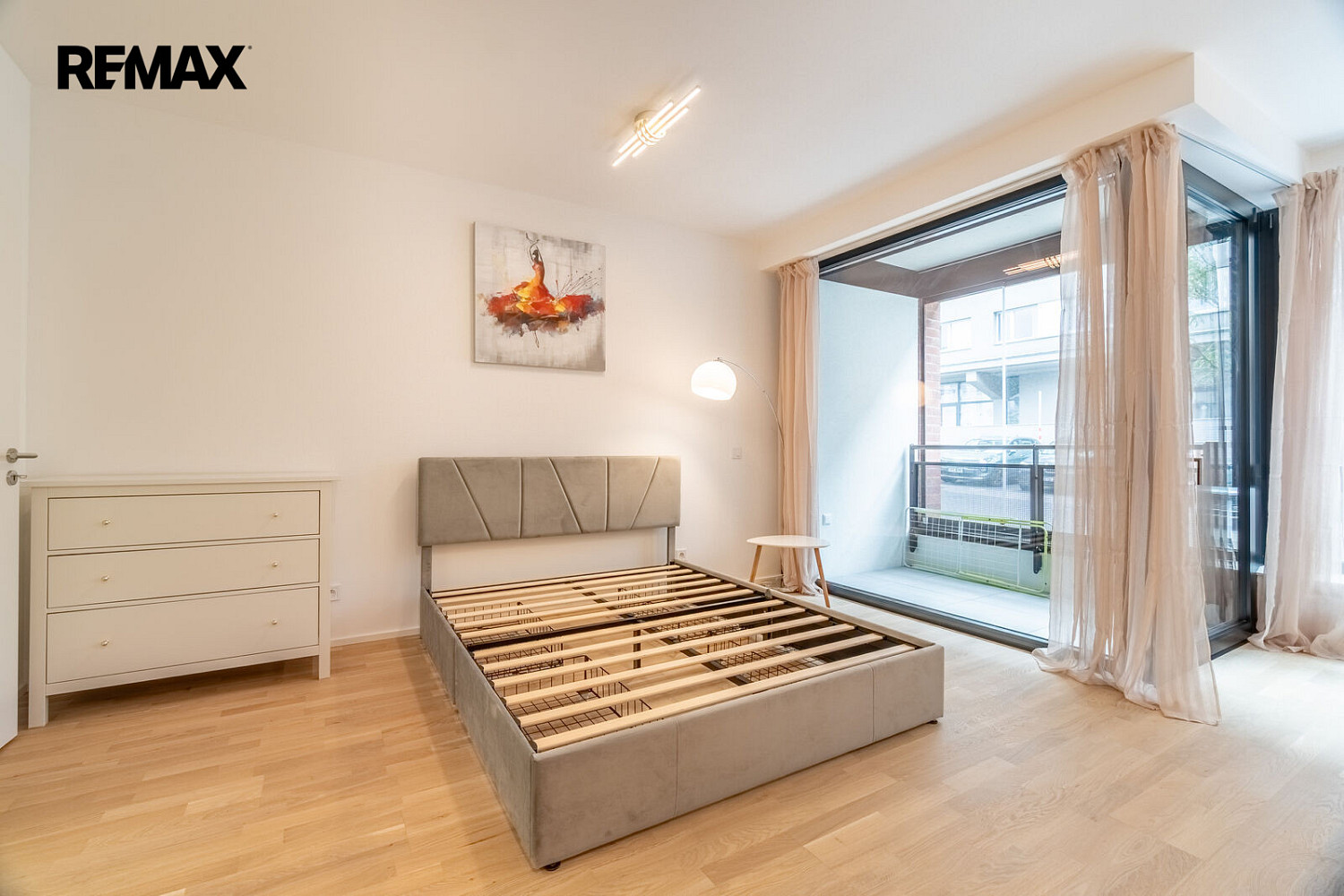 Pronájem bytu 1+kk 39 m² – fotografie 2