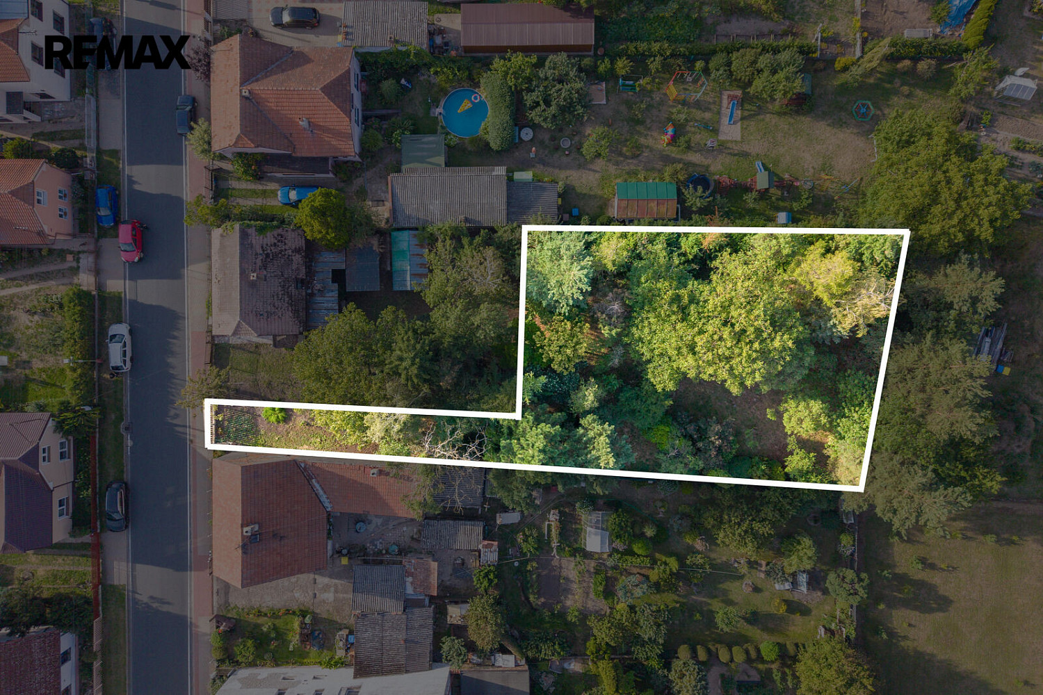 Prodej stavebního pozemku 818 m² – fotografie 2