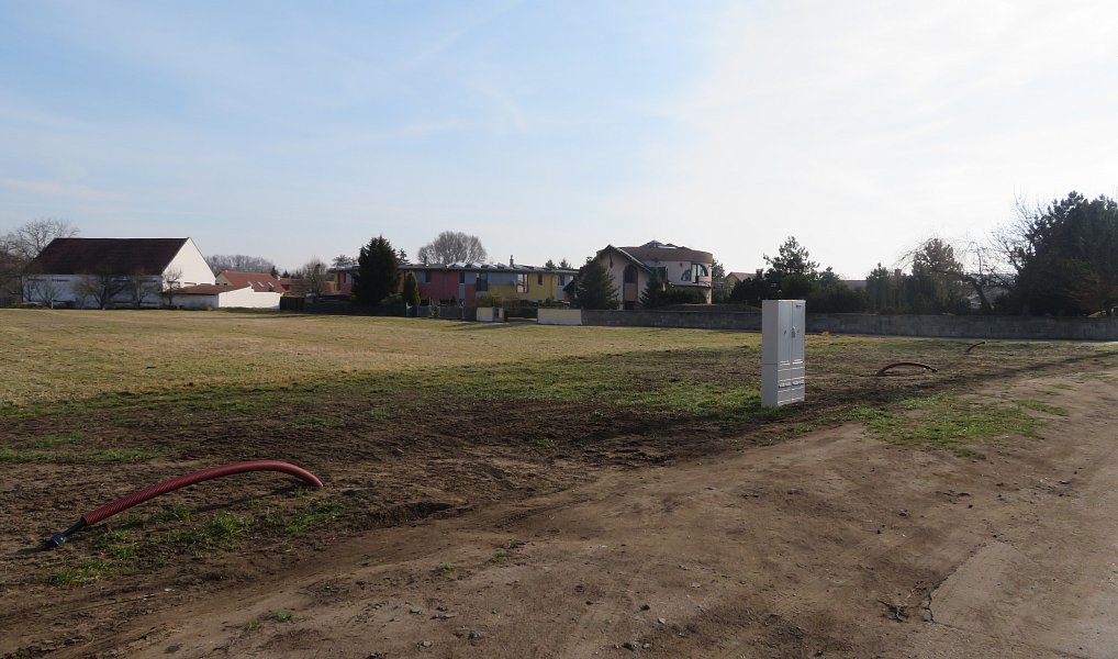 Prodej stavebního pozemku 2 420 m², Obříství – náhled fotky 3