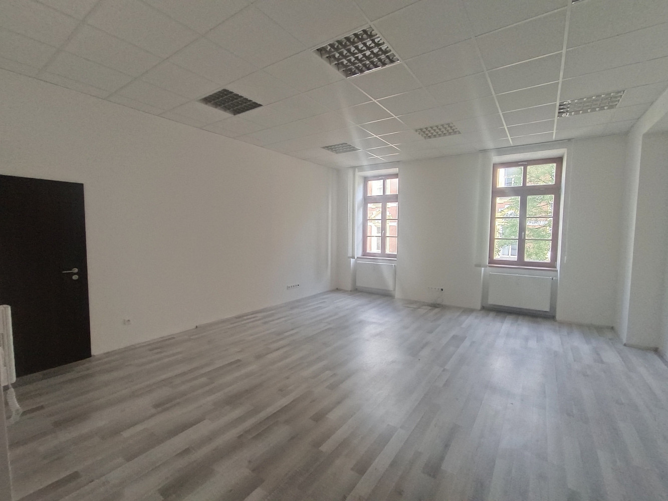 Pronájem kanceláře 71 m² — photo 2