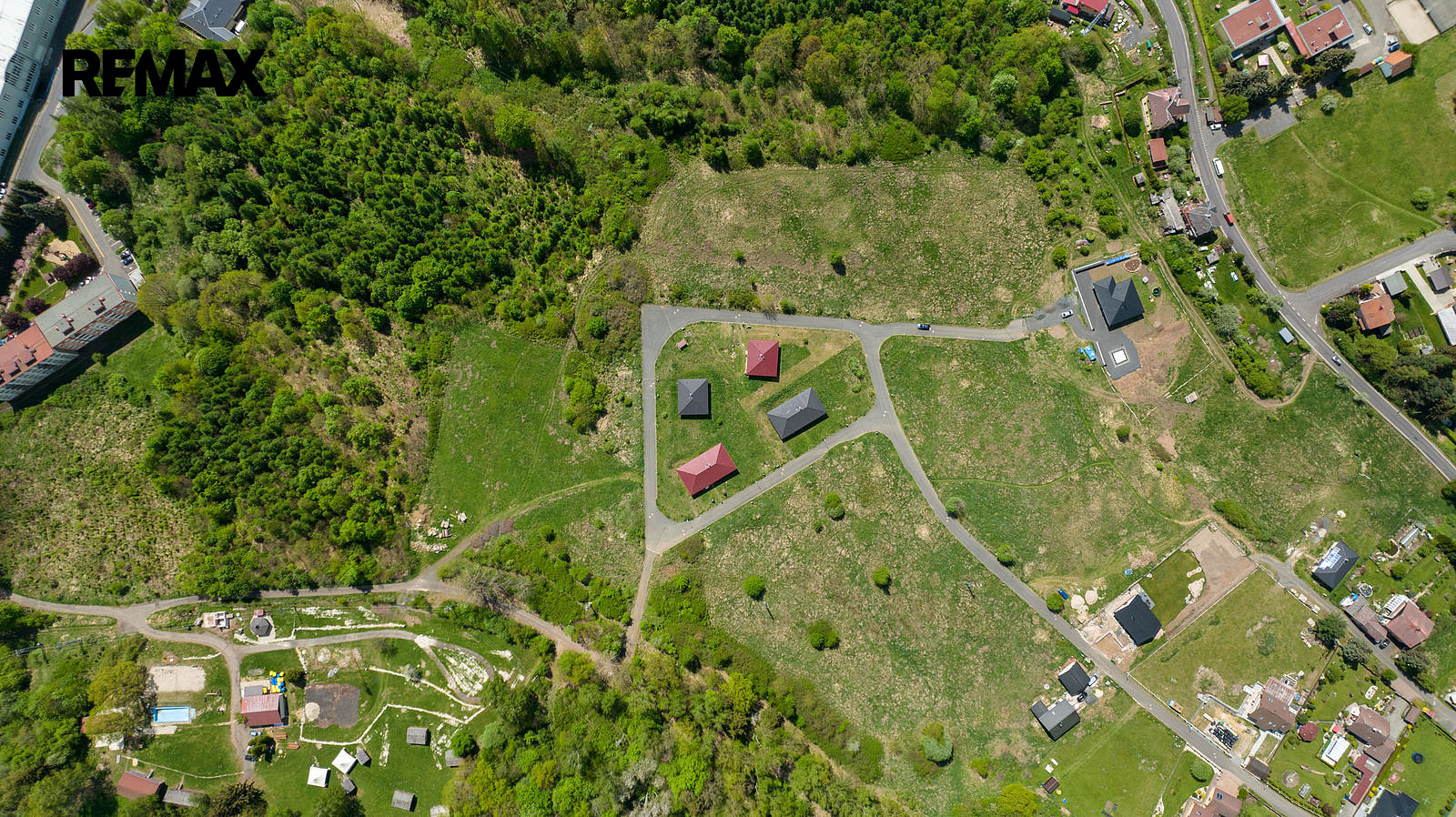 Prodej stavebního pozemku 2 095 m² – fotografie 2