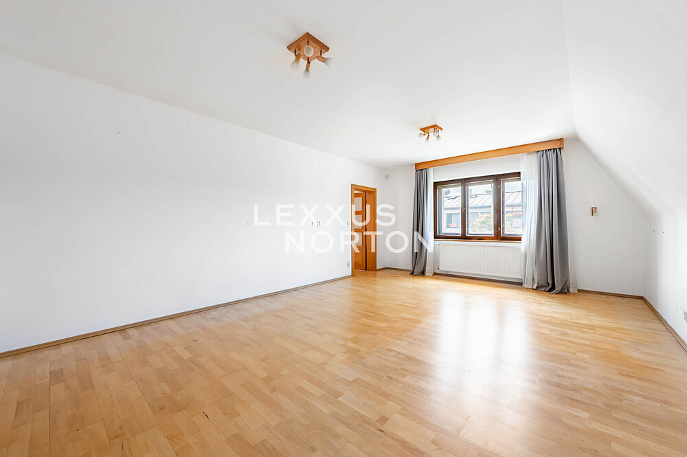 Pronájem domu 230 m² s pozemkem 859 m² — photo 3