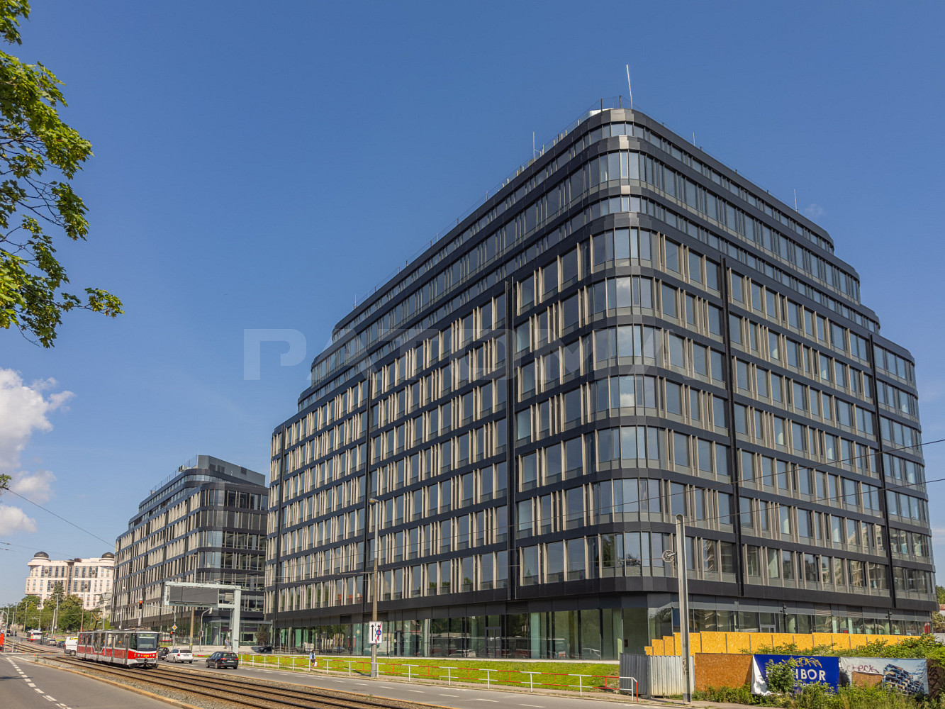 Pronájem obchodních prostor 284 m²