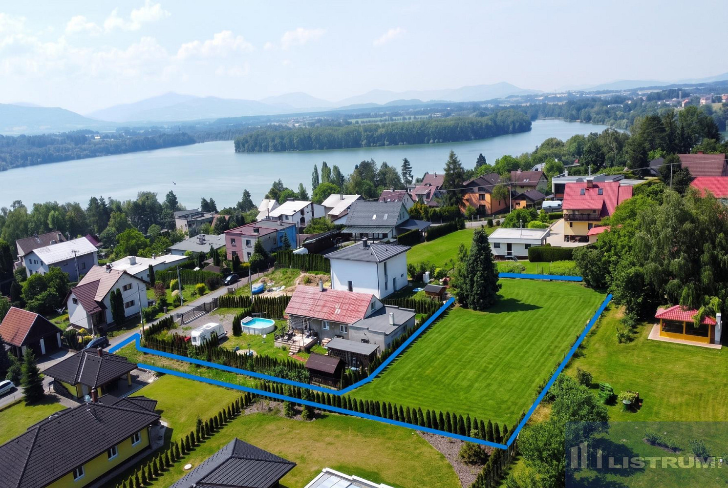 Prodej stavebního pozemku 1 053 m²