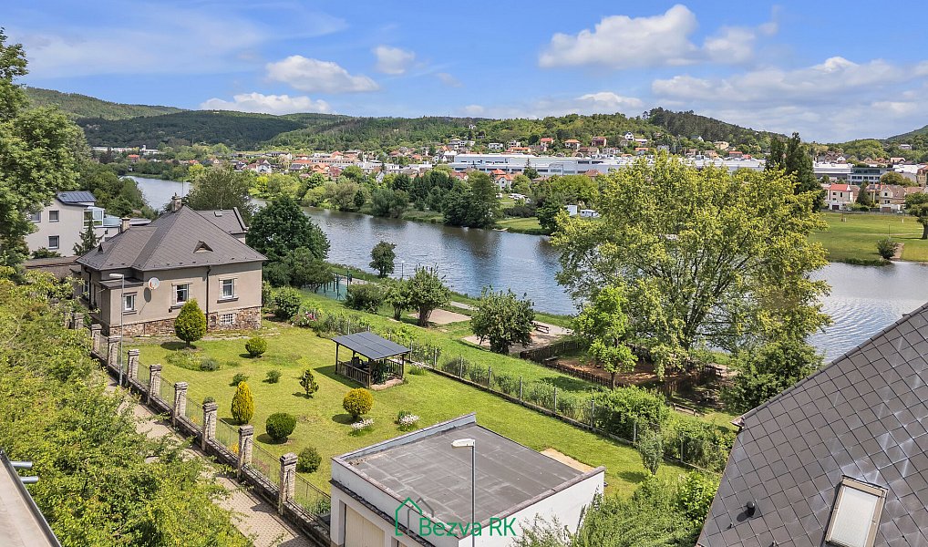 Prodej domu 140 m² s pozemkem 1 042 m², Beroun – náhled fotky 32