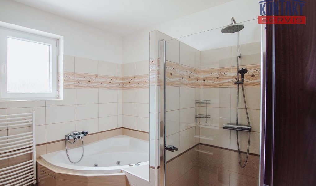 Prodej domu 135 m² s pozemkem 1 654 m², Lišov – náhled fotky 15