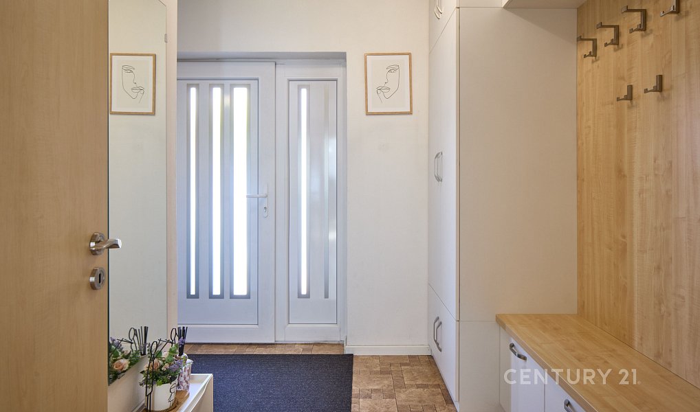Prodej domu 260 m² s pozemkem 457 m², Ladná – náhled fotky 5