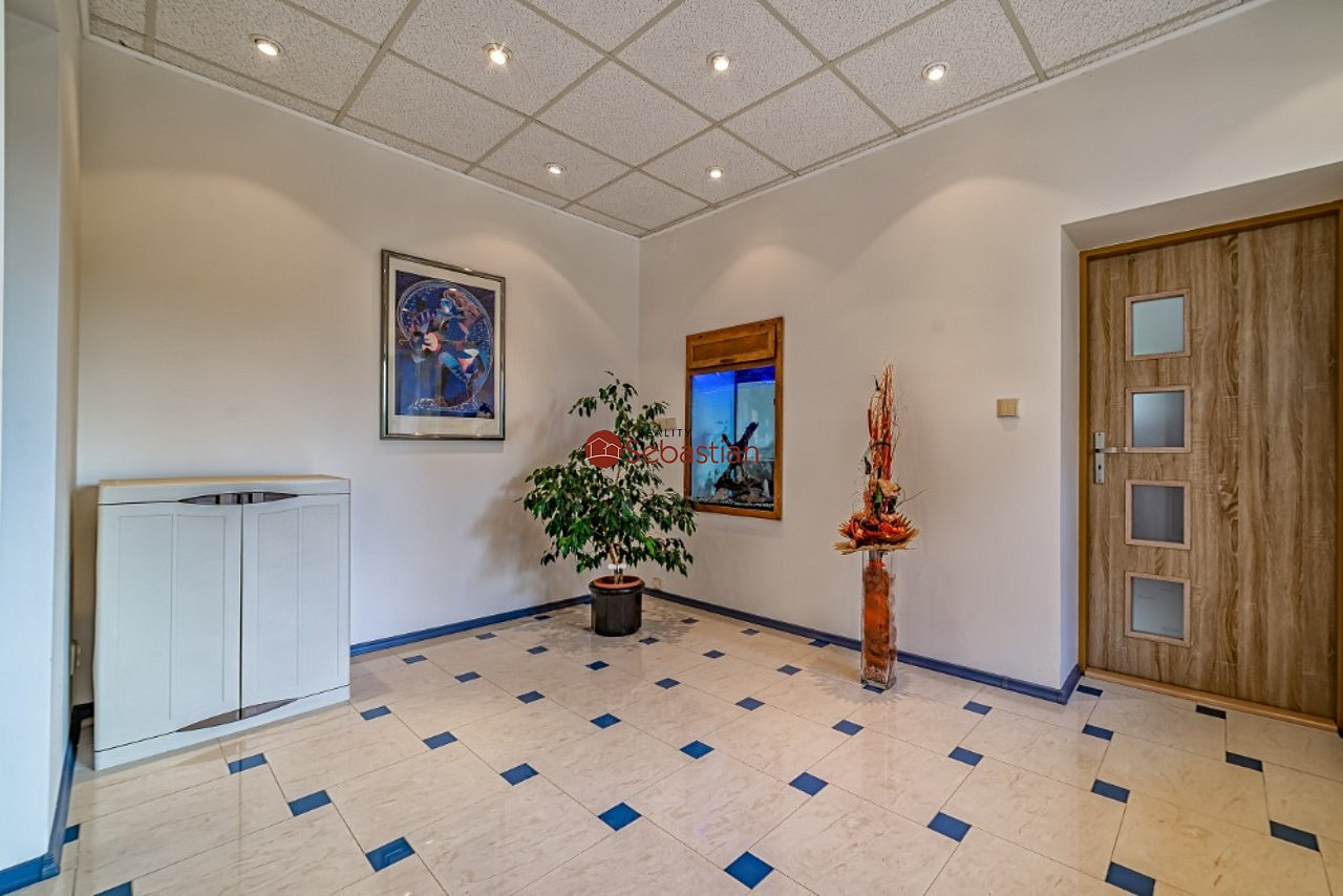 Pronájem kanceláře 216 m² – fotografie 2