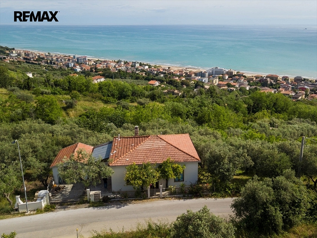 Prodej domu 229 m² s pozemkem 4 000 m²