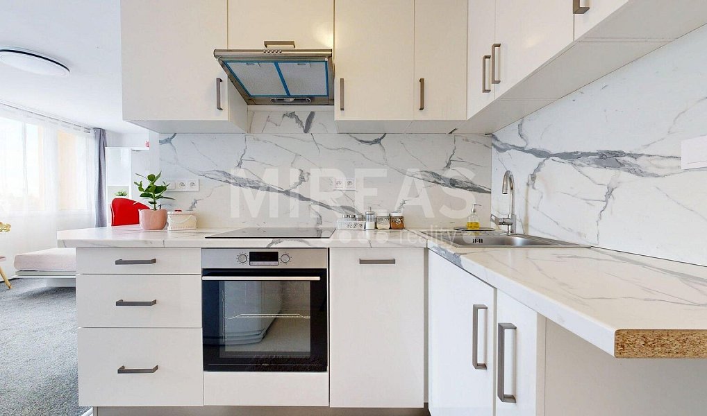 Prodej bytu 1+kk 35 m², Praha – náhled fotky 4