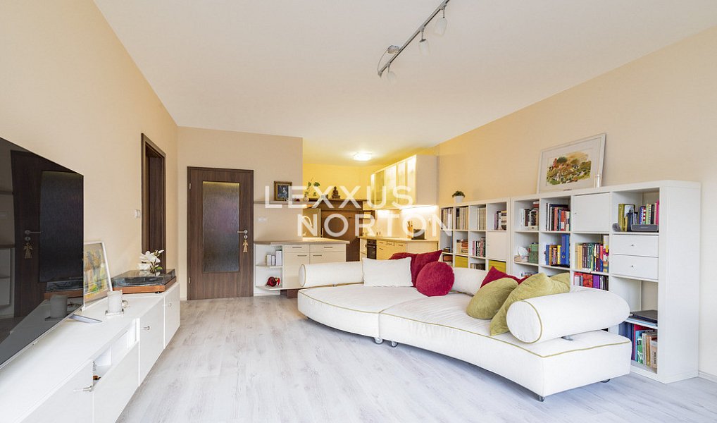 Prodej bytu 2+kk 61 m², Praha – náhled fotky 2