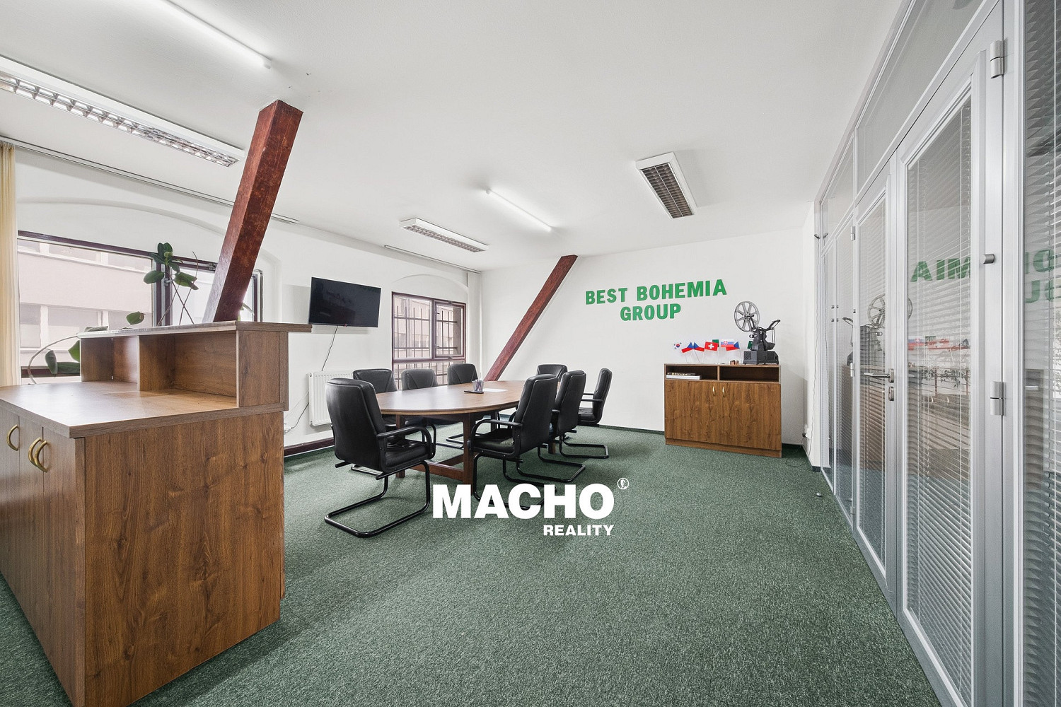 Pronájem kanceláře 370 m² – fotografie 3