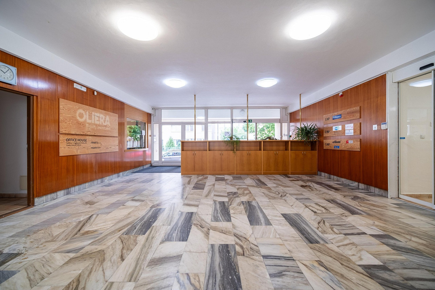 Pronájem kanceláře 250 m² – fotografie 2