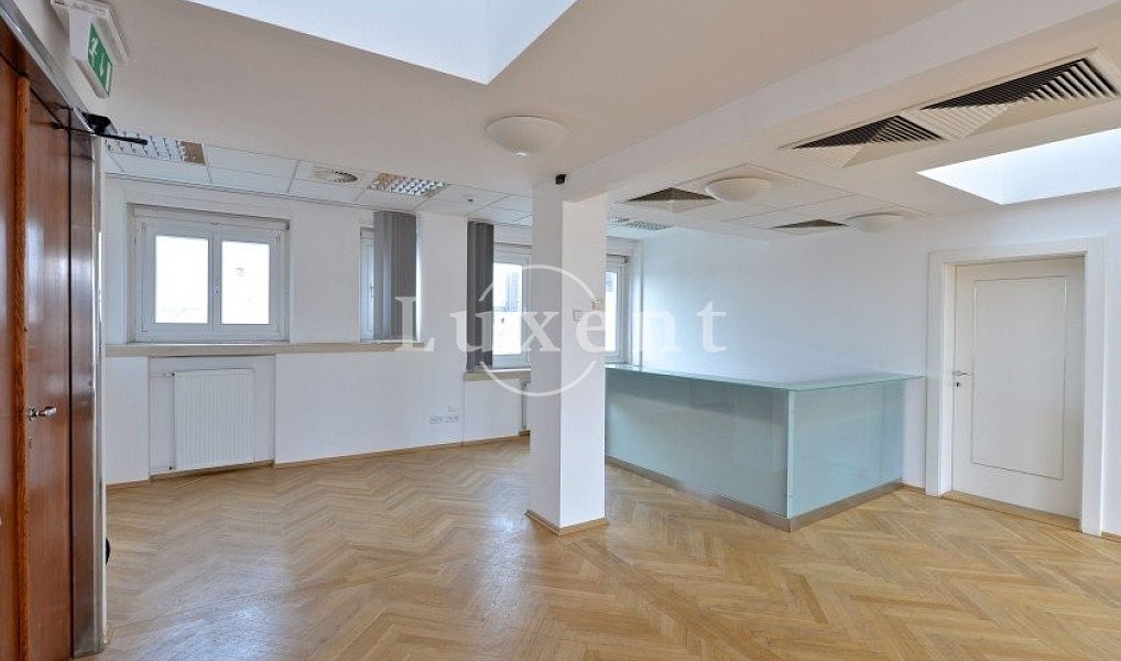 Pronájem kanceláře 194 m², Praha – náhled fotky 2