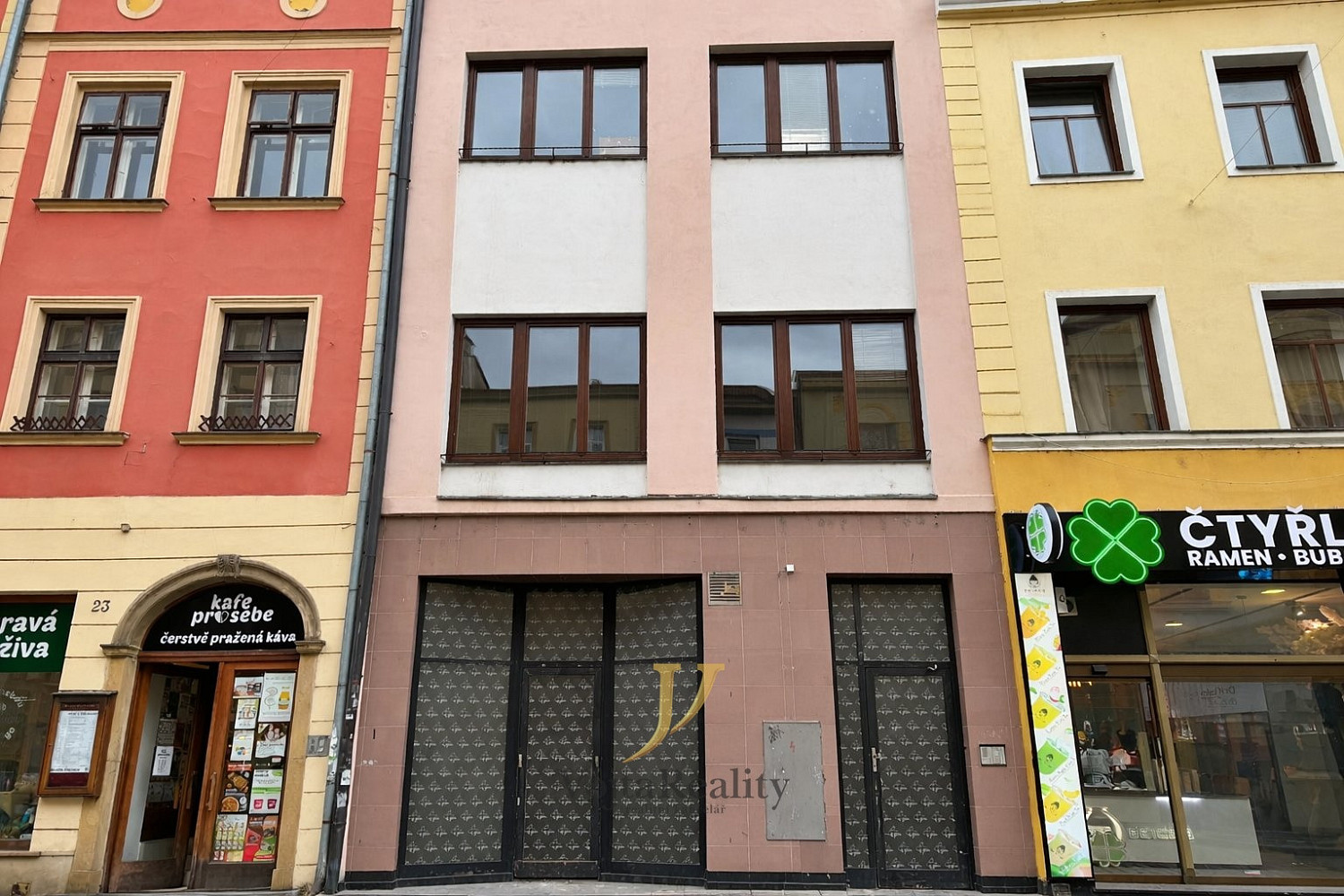 Pronájem obchodních prostor 150 m²