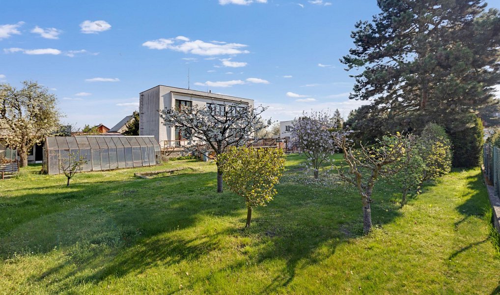 Prodej stavebního pozemku 600 m², Praha – náhled fotky 13