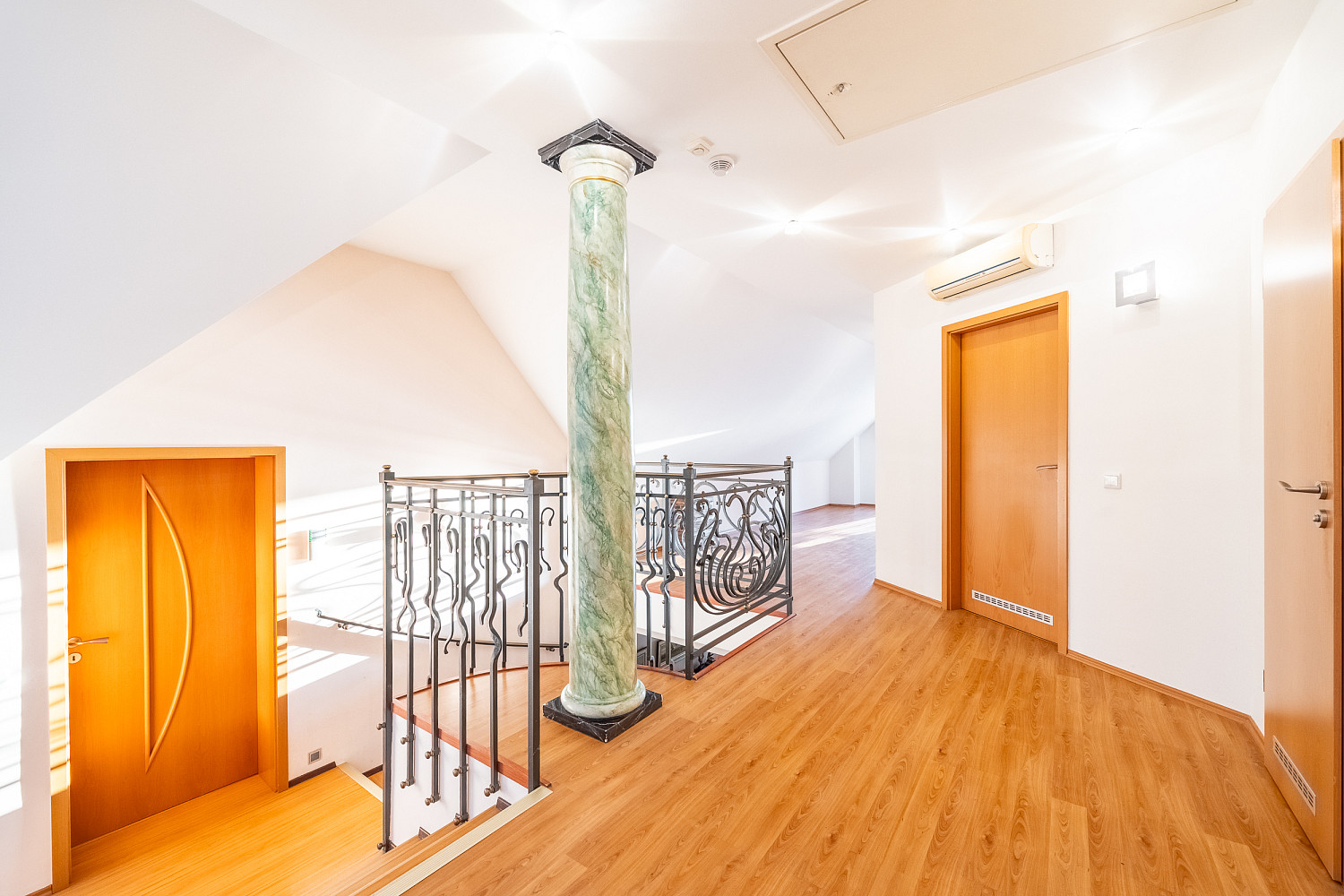 Prodej domu 358 m² s pozemkem 1 255 m² – fotografie 4