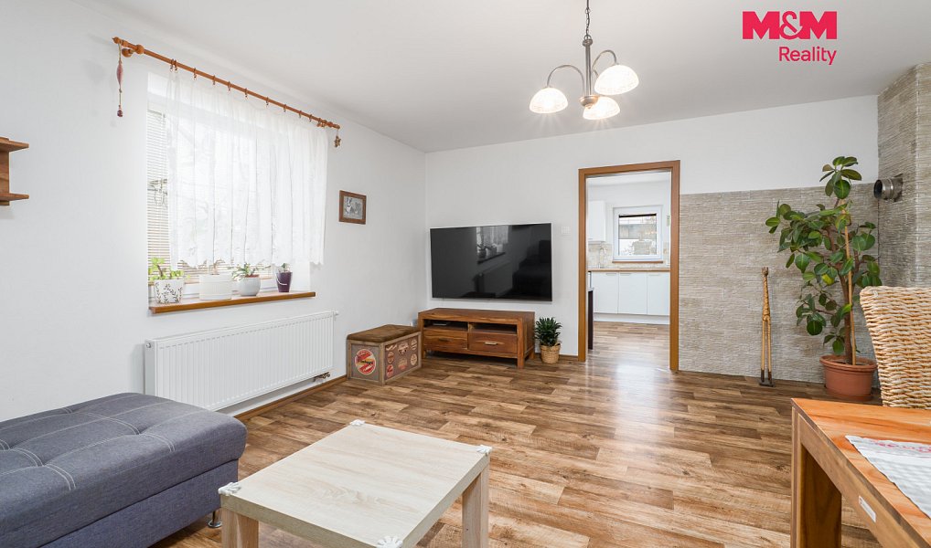 Prodej domu 149 m² s pozemkem 877 m², Hrob – náhled fotky 3
