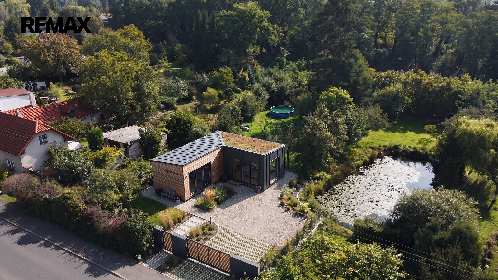 Prodej stavebního pozemku 1 420 m² – fotografie 2