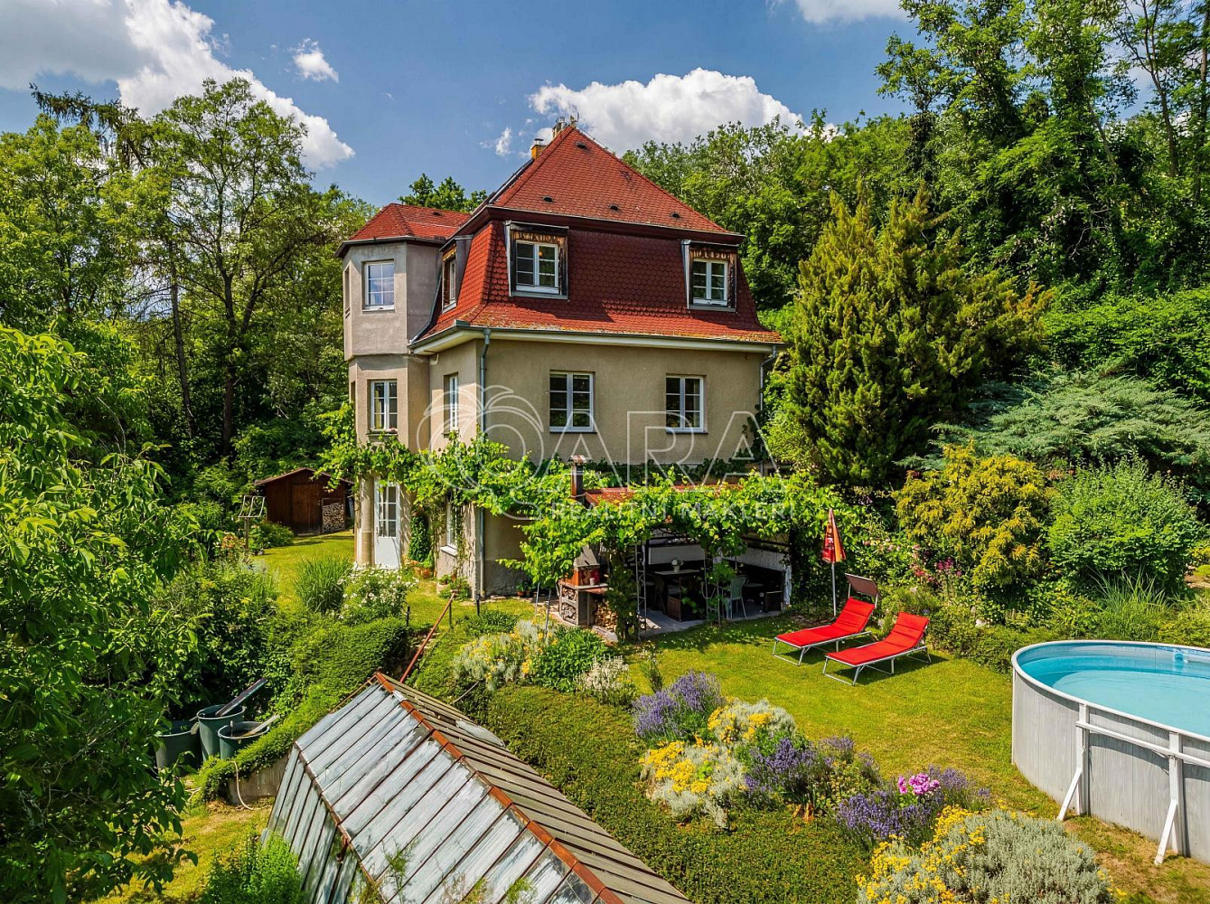 Prodej domu 244 m² s pozemkem 1 821 m²