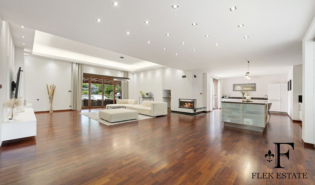 Prodej domu 371 m² s pozemkem 2 392 m², Medlov – náhled fotky 15