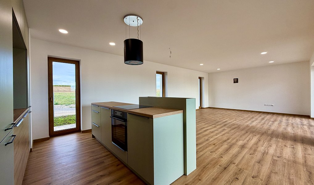 Prodej domu 175 m² s pozemkem 800 m², Vrbovec – náhled fotky 9